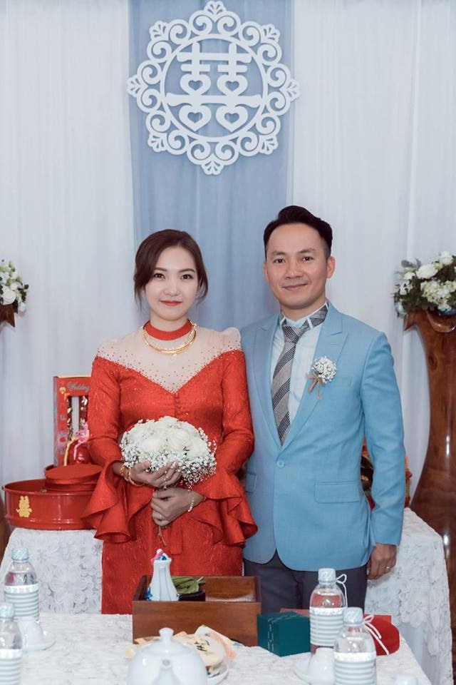 Trước khi kết hôn với bà xã kém 10 tuổi Thuỵ Vy, Tiến Đạt từng có mối tình 9 năm với Hari Won, tuy nhiên cả hai đã chia tay trong tiếc nuối. 