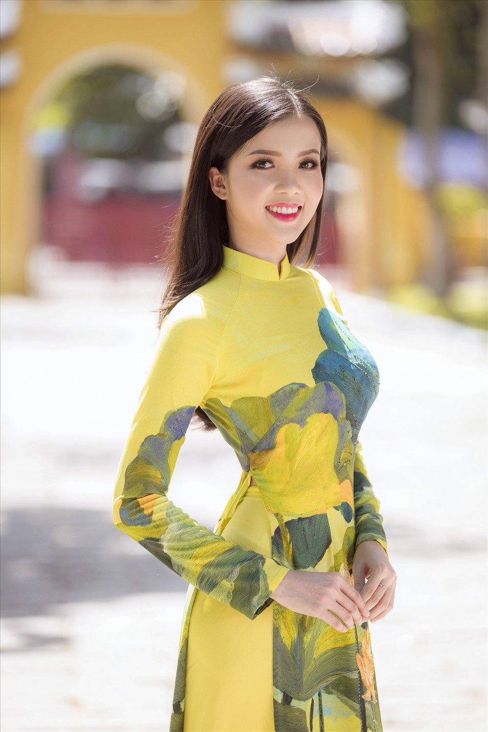 Với nét đẹp đậm chất miền Tây, Thuý Vi được yêu thích qua vai trò MC chương trình Việt Nam mến yêu.