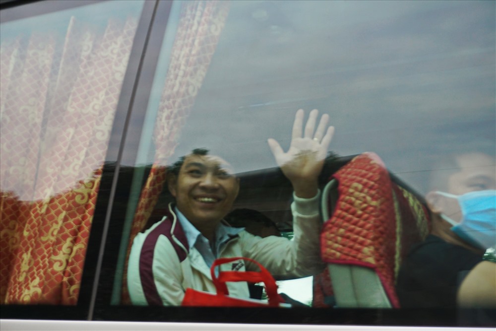 Công nhân tươi rói trên chuyến xe nghĩa tình về quê đón Tết