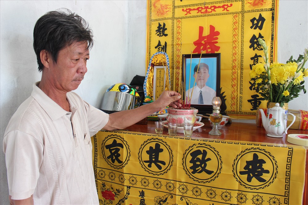 Ông Việt cha của Cường bị bệnh ngặt nghèo, mất hoàn toàn sức lao động.