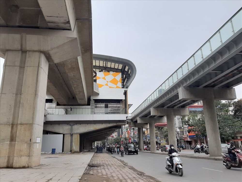 Tuyến đường sắt đô thị Cát Linh - Hà Đông dài 13km, điểm đầu tại ga Cát Linh, điểm cuối tại ga Yên Nghĩa. Năm 2016, dự án được điều chỉnh tổng mức đầu tư là 868,04 triệu USD (tăng 315,18 triệu USD). 