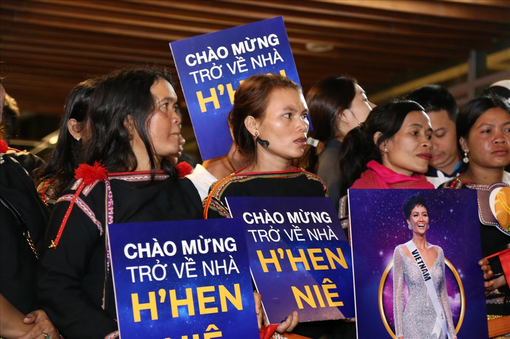Đây là lần đầu tiên hoa hậu H'Hen Niê trở về Đắk Lắk từ khi lọt vào top 5 Hoa hậu Hoàn vũ Thế giới 2018.