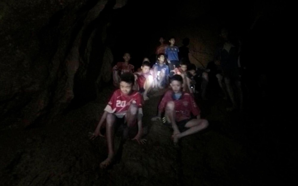 Các cậu bé và huấn luyện viên bóng đá của họ được tìm thấy trong một hang động bị ngập tại Mae Sai, Chiang Rai, Thái Lan hồi tháng 7.2018.