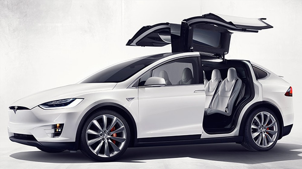 6. Tesla Model X P100D 2018 (giá: 135.500 USD)
