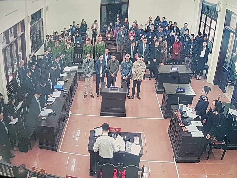 6 bị cáo có mặt tại phiên tòa, trừ bác sĩ Hoàng Công Lương.