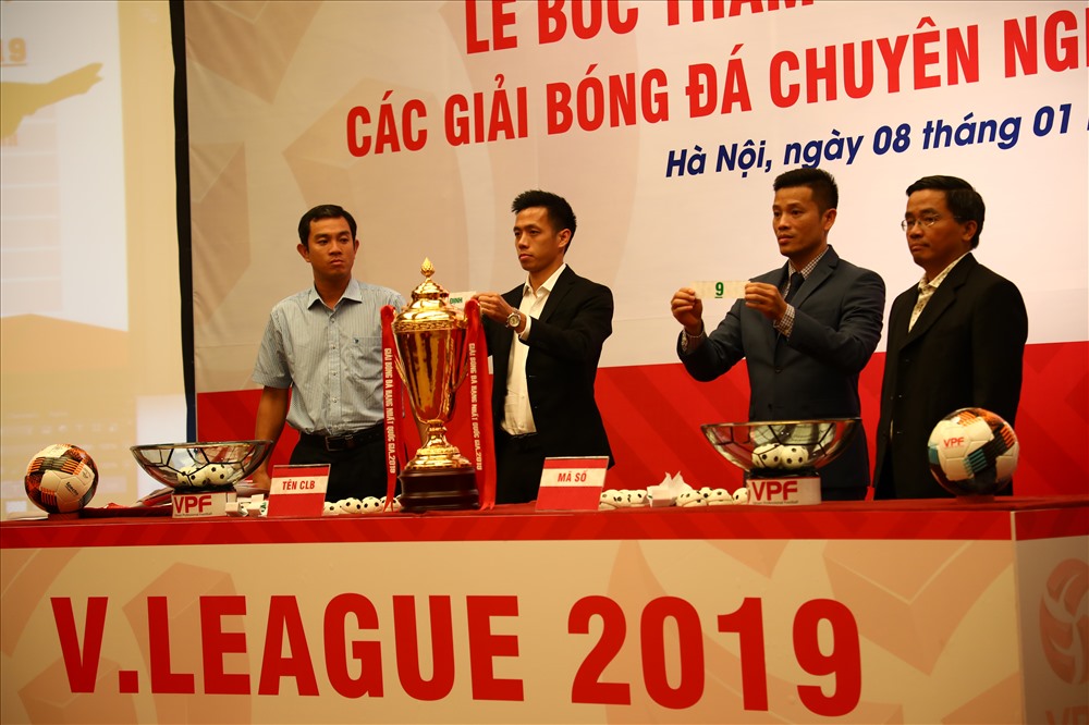 Không tham dự Asian Cup 2019, Văn Quyết sẽ có thời gian cùng CLB Hà Nội chuẩn bị cho V-League. Ảnh C.T