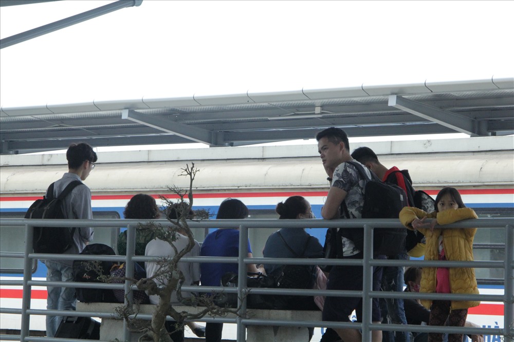 Ông Lê Văn Tràng – Trưởng ga Thanh Hóa cho biết, so với năm trước, năm nay lượng khách đến và đi tại ga tăng lên vài nghìn người. Cụ thể năm 2018, chỉ có trên 7.000 lượt, tuy nhiên, năm nay có trên 10.000 lượt khách đến và đi, tăng 135%.