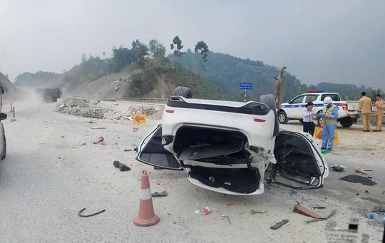 Chiếc Mazda 6 hư hỏng nặng sau vụ tai nạn nghiêm trọng - Ảnh: Otofun.