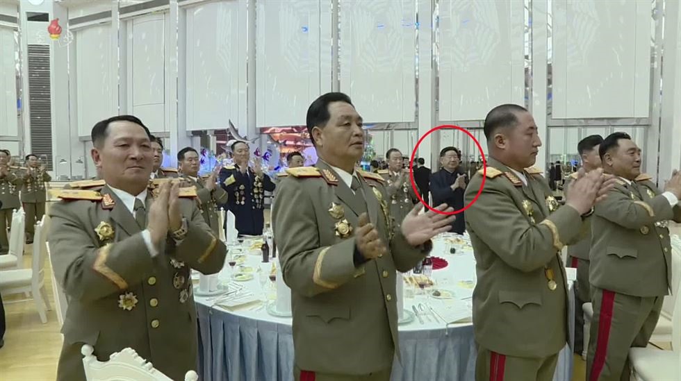 Các quan chức KPA trong một bữa tiệc chúc mừng. Ảnh: KCNA-Yonhap.