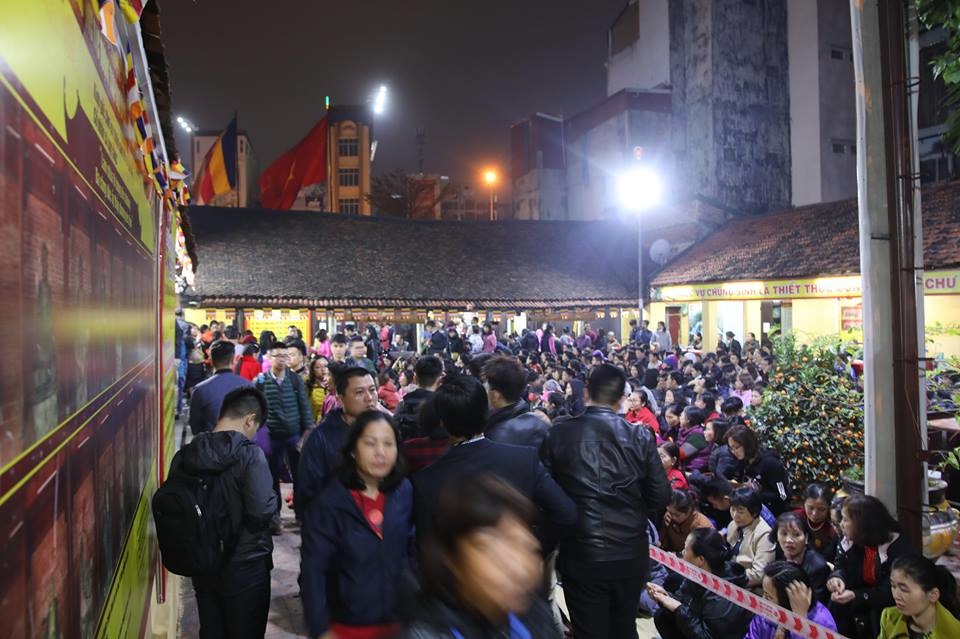 Lễ dâng sao giải hạn tại chùa Phúc Khánh (Hà Nội) diễn ra từ mùng 8- 20 tháng giêng âm lịch. Đại lễ cầu an thu hút được đông đảo phật tử và du khách thập phương về hành lễ. 