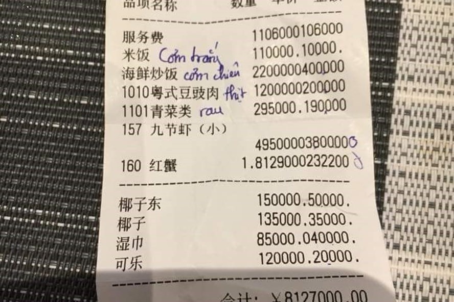 Hoá đơn tiền ăn in bằng tiếng Trung Quốc ở Đà Nẵng. Ảnh: PV