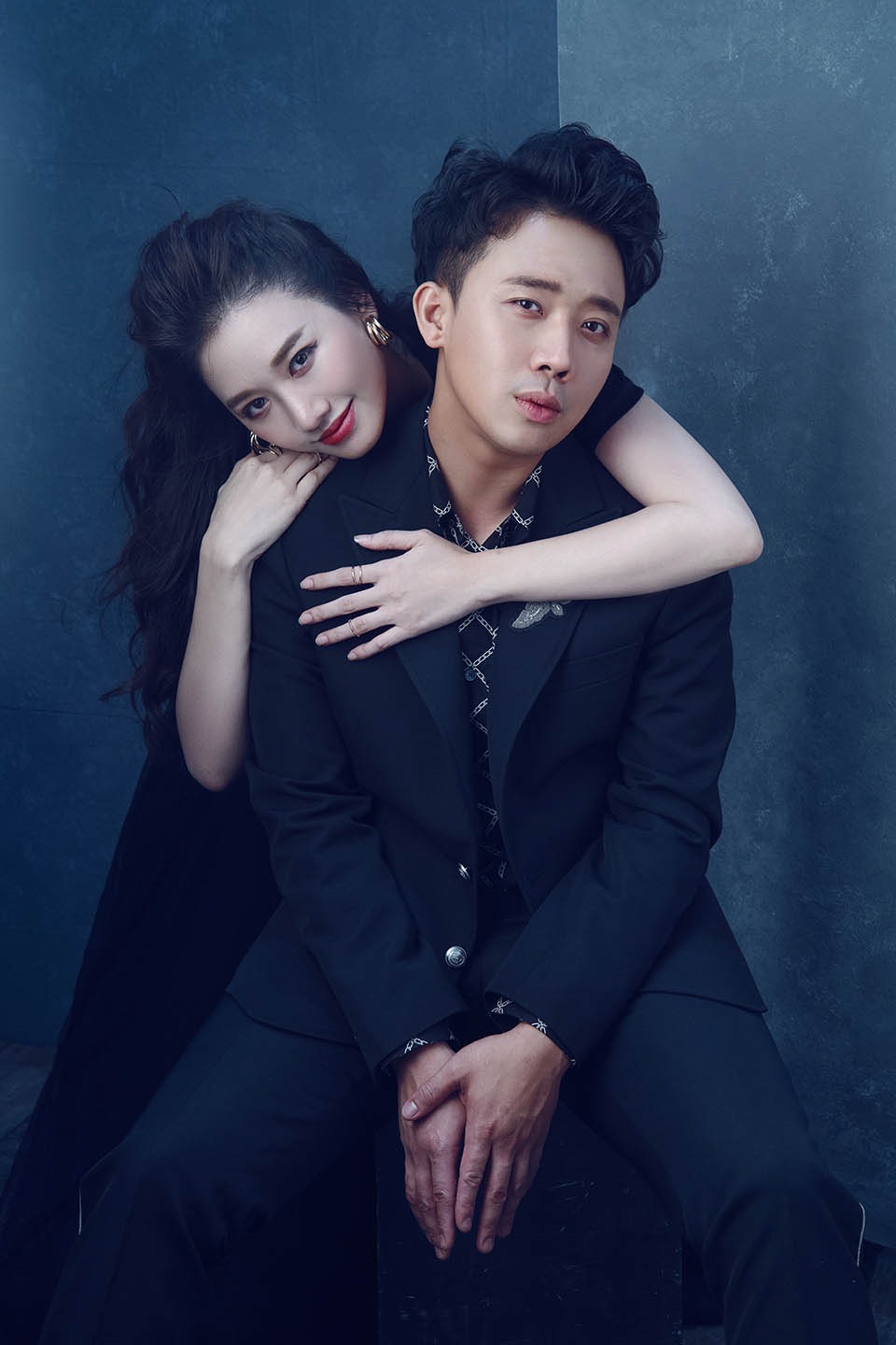 Trấn Thành - Hari Won hâm nóng tình cảm bằng bộ ảnh lãng mạn dịp Valentine.  