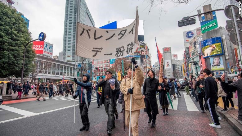 Biểu tình phản đối ngày lễ Tình nhân ở Nhật Bản. Ảnh: CNN. 