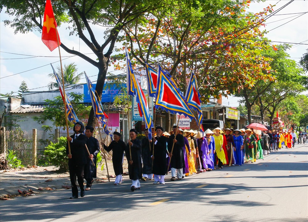 Hiện đình làng Túy Loan còn lưu 25 sắc phong của các vua triều Nguyễn ban tặng. Ngoài phần tế dâng hương, cầu an năm mới, làng còn có lễ rước sắc phong trang trọng từ nhà thờ qua các tuyến đường quanh làng về đình.