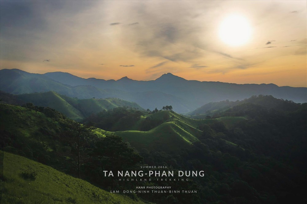 Những đồi cỏ xanh mướt đầy thơ mộng trên cung đường trekking Tà Năng – Phan Dũng. Ảnh: Hanr Photography