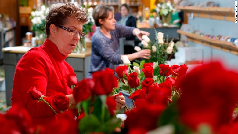 Các cửa hàng hoa ở Mỹ tất bật trong ngày Valentine. Ảnh: CNN