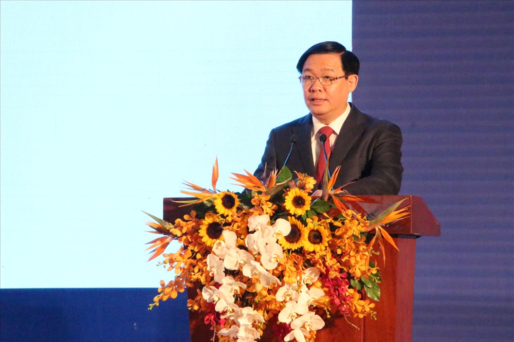 Phó thủ tướng Chính phủ Vương Đình Huệ phát biểu tại hội nghị.