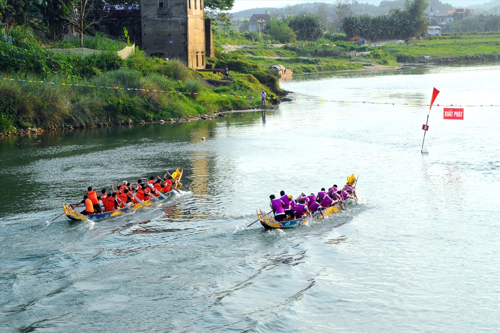 Đây là lễ hội truyền thống lâu đời của người dân sông nước thuộc huyện miền núi Hương Sơn