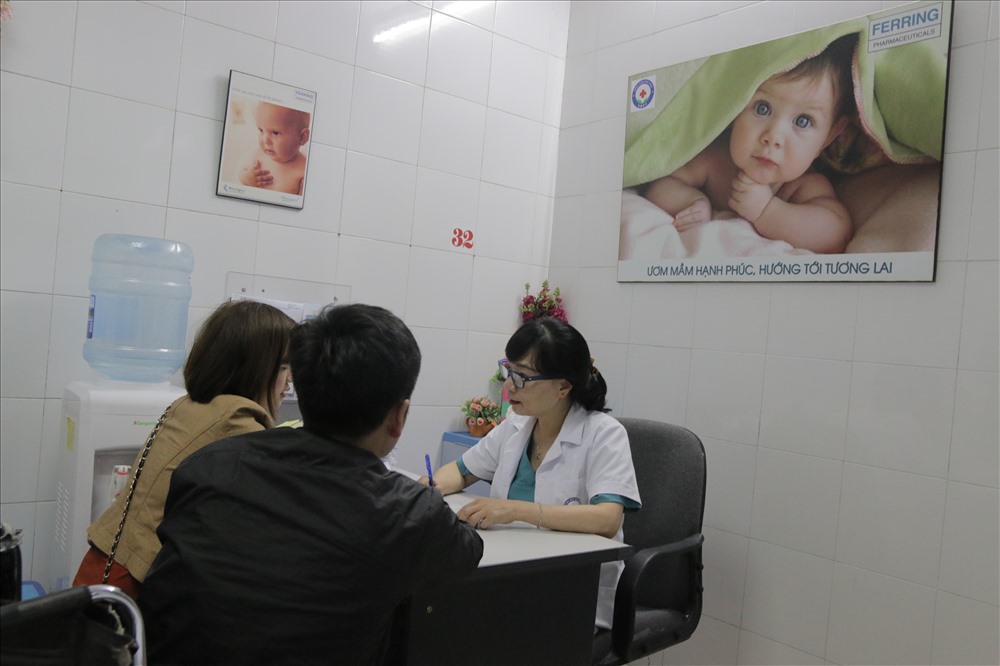 Vợ chồng anh Vũ Thành Đ. được thăm khám, tư vấn miễn phí từ các BS Trung tâm hỗ trợ sinh sản – Bệnh viện Bưu điện.