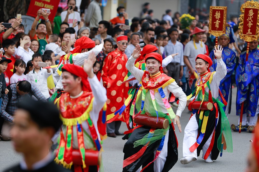 Kể từ đó, hàng năm vào mùa xuân, từ ngày 9 đến 12 tháng Giêng Âm lịch, dân làng lại tổ chức lễ hội rước Thành Hoàng Phùng.