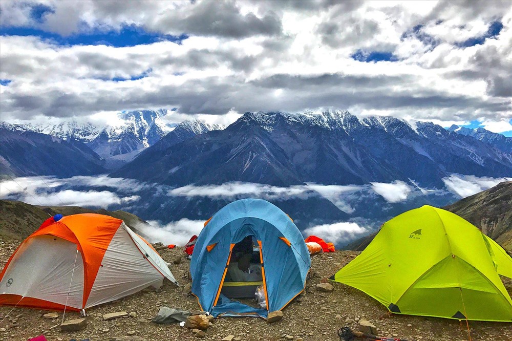 Lều là dụng cụ không thể thiếu trong những chuyến trekking dài ngày. Ảnh: Events High