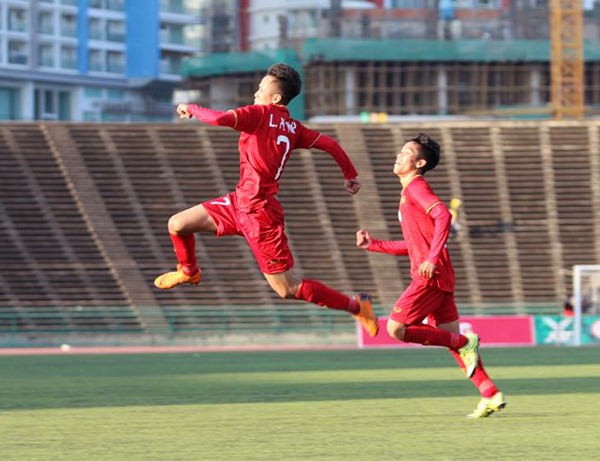 Lê Minh Bình được khen ngợi sau khi ghi bàn ấn định tỉ số cho U22 Việt Nam. Ảnh VFF