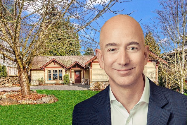 Theo Seattle Times, ngôi nhà trông rất khác so với thời điểm mà Bezos đã ở do được xây dựng lại vào năm 2001.  