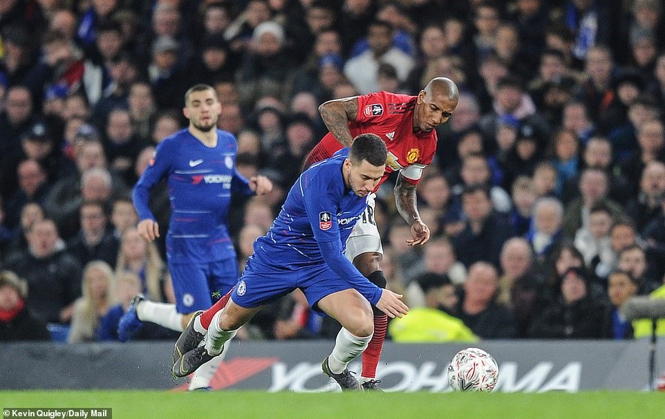 Các chân sút của Chelsea không quá nỗ lực. Ảnh: Daily Mail.