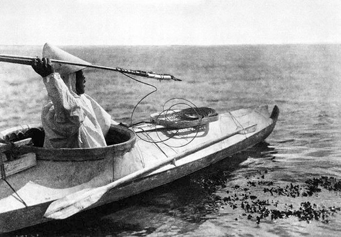 Những con thuyền kayak ngày xưa phục vụ cho việc đi săn. Ảnh: Glenbow Archives
