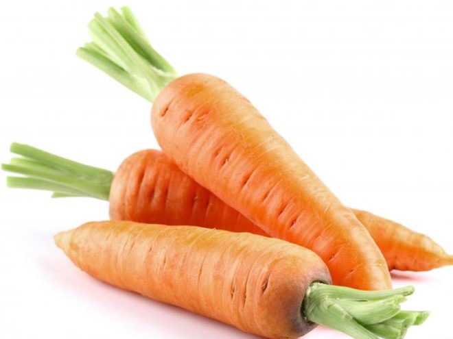 Chữa sa dạ dày hiệu quả bằng cà rốt, rau cần. 