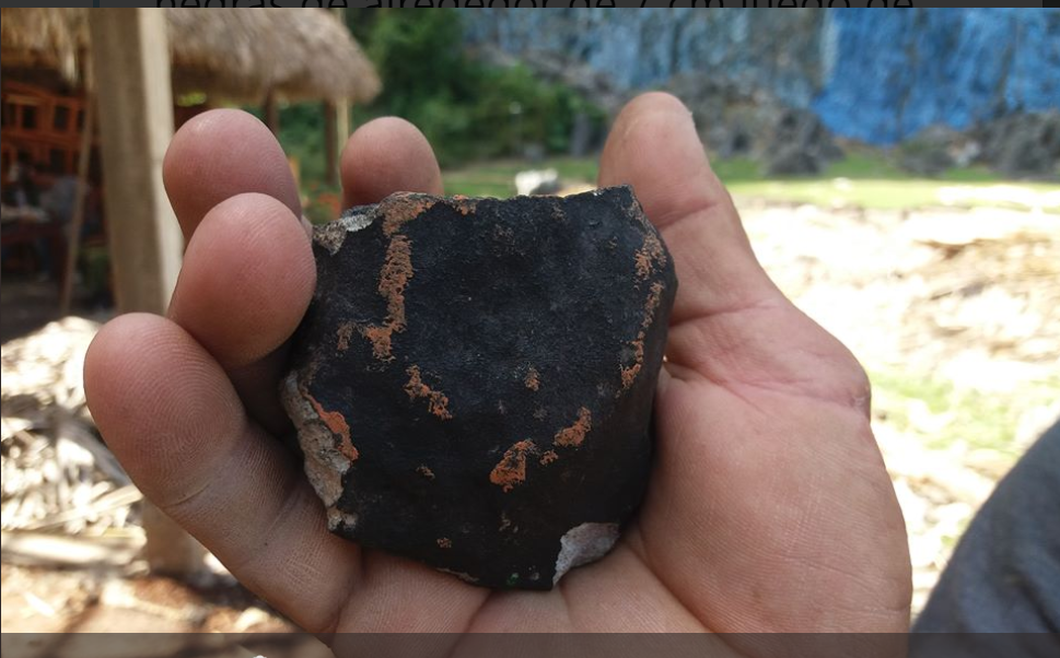 Một mảnh thiên thạch rơi xuống Cuba sau 2 tiếng nổ chấn động. Ảnh: RT. 