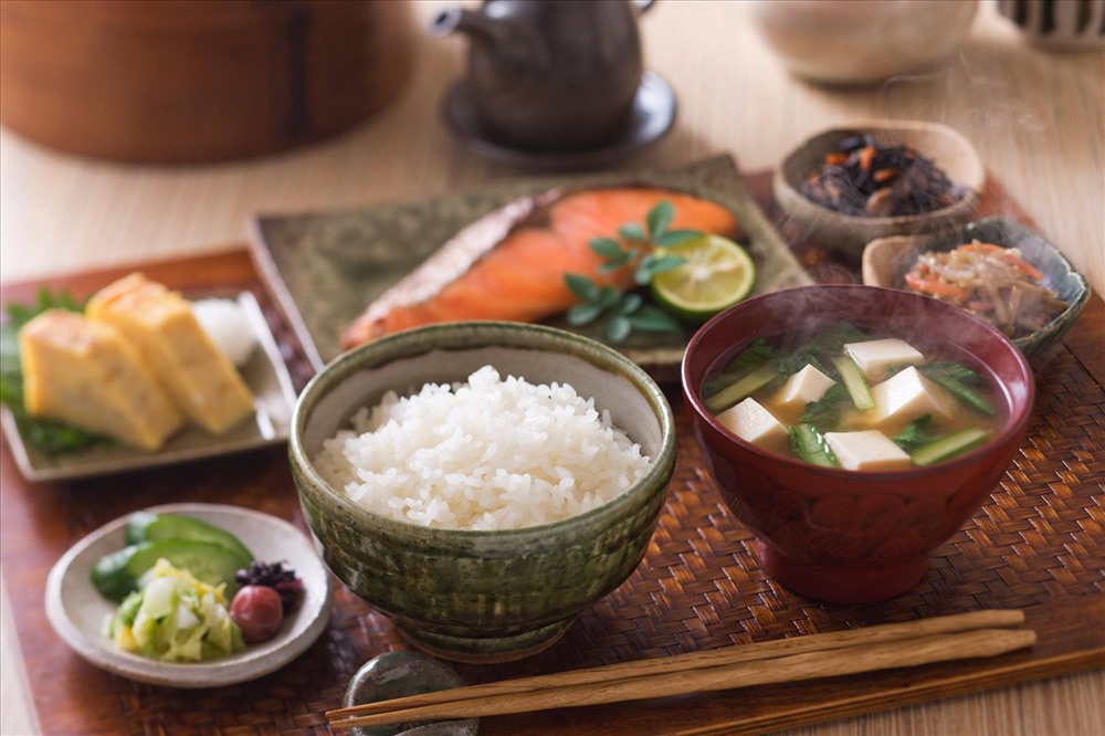 Ăn uống thanh đạm, đủ chất khiến phụ nữ Nhật duy trì một cơ thể khoẻ khoắn. 