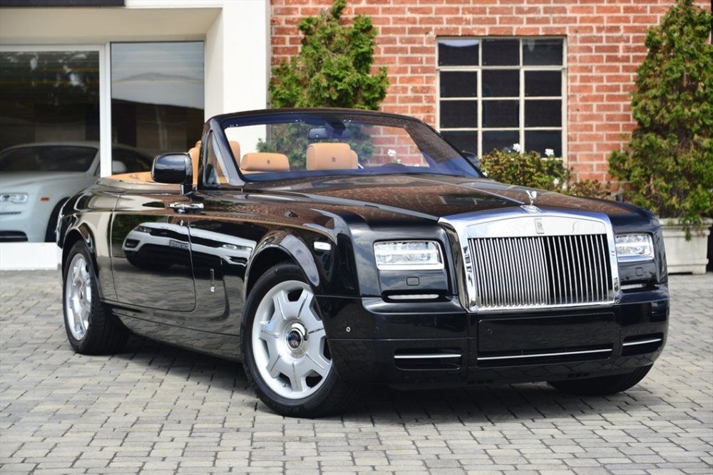 Chiếc Rolls-Royce Phantom Drophead Coupé là một trong những chiếc xe được sản xuất với số lượng có hạn.