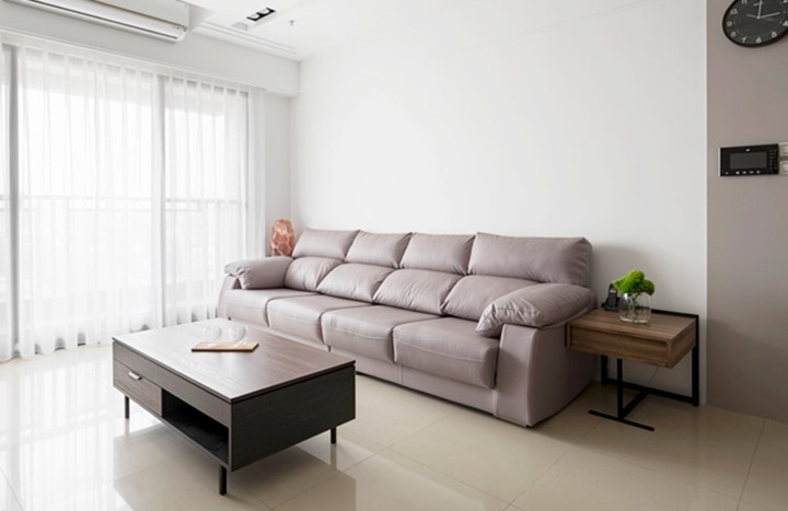 Bàn sofa có ngăn lưu trữ giúp phòng khách thêm gọn gàng, ngăn nắp.  
