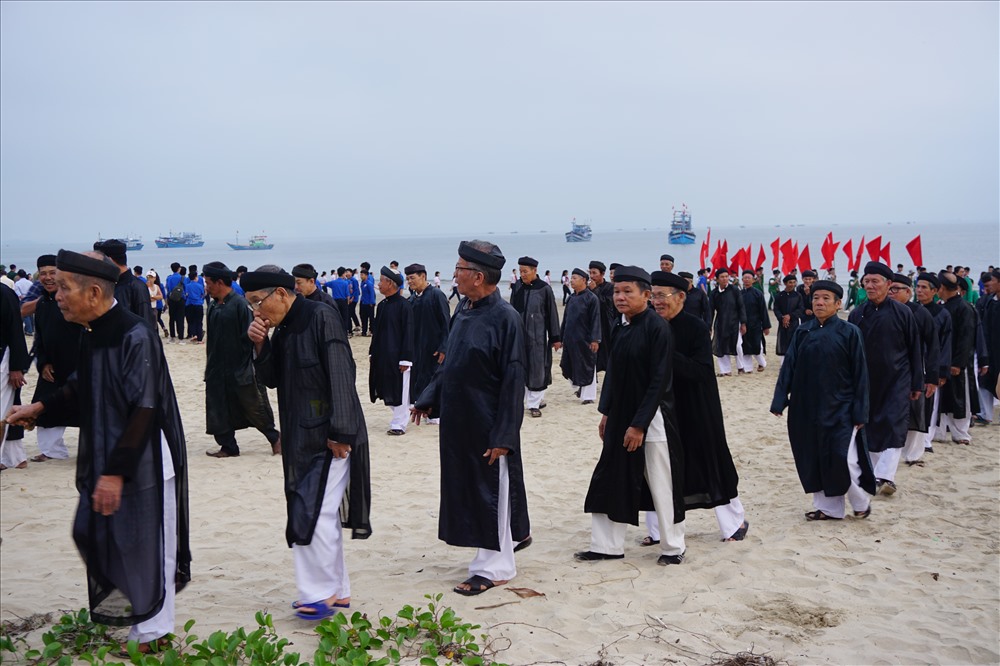 Nghi thức Nghinh Ông diễn ra trên biển