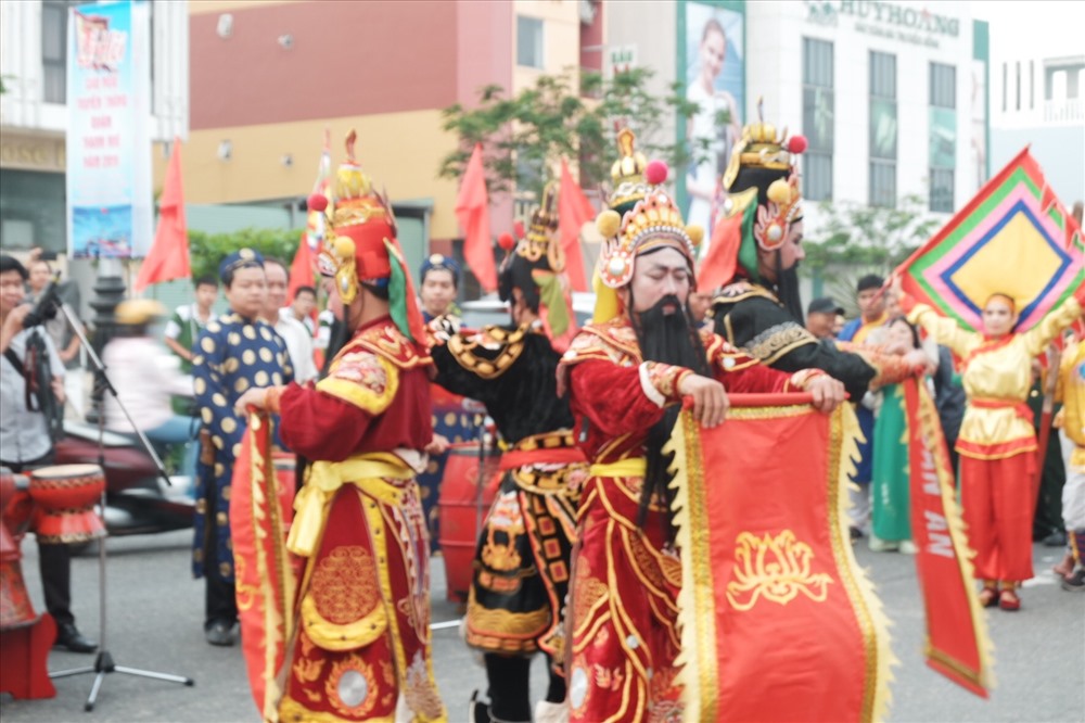 Sinh hoạt văn nghệ dân gian trong lễ hội