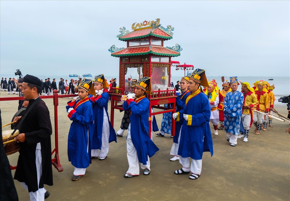 Tiến hành nghi lễ Nghinh Ông