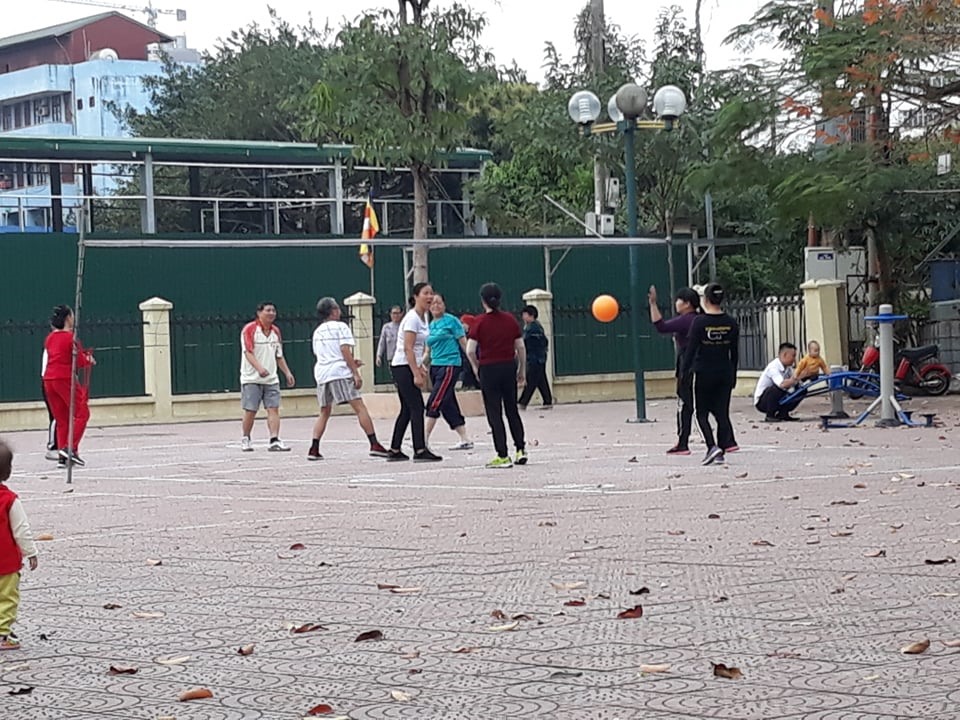 Khu vui chơi và thể thao phường Trung Hòa là nơi người dân rèn luyện, nâng cao sức khỏe. Ảnh: TN