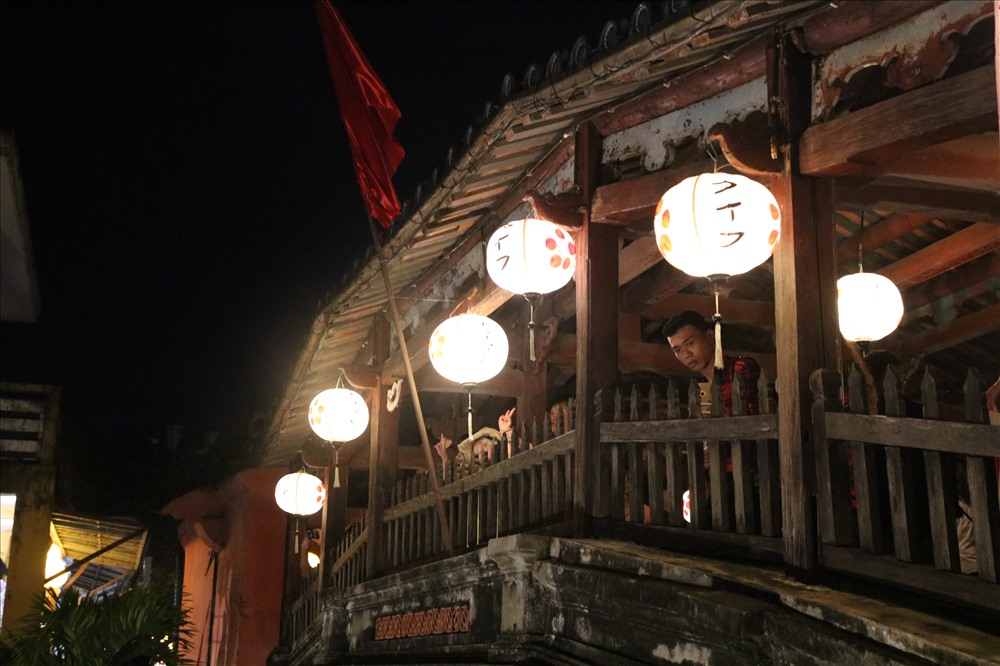 Đèn lồng và chùa Cầu đã trở thành thương hiệu khi du lịch đến Hội An. Ảnh: Đ.V