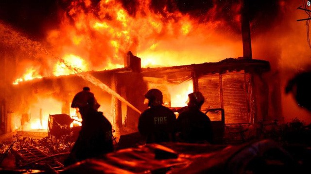 Ngày 21.2, CNN đưa tin có ít nhất 70 người thiệt mạng trong vụ cháy. Nguyên nhân ban đầu xác định là bắt nguồn từ vụ nổ bình xăng của một chiếc xe hơi.