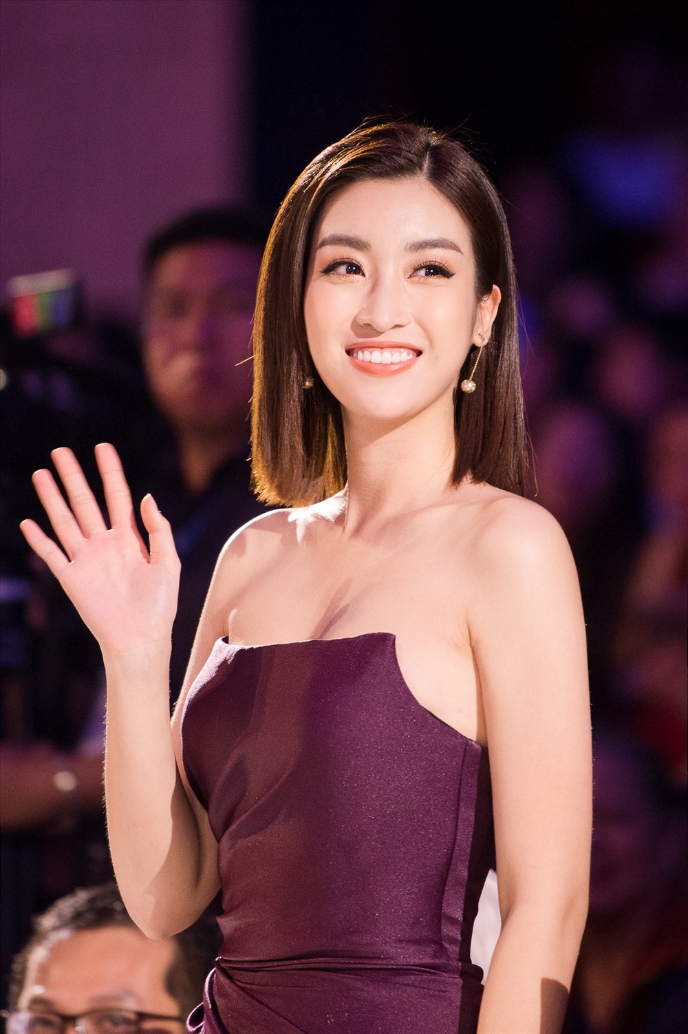 Kể từ ngày làm thành viên Ban giám khảo cuộc thi Hoa hậu Việt Nam, Đỗ Mỹ Linh ngày càng “đắt show” hơn trong vai trò Ban giám khảo tại các cuộc thi sắc đẹp trong nước. 