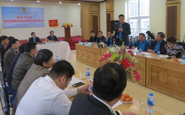 Chủ tịch CĐ TCty Hàng không VN Tạ Thiên Long phát biểu tại hội nghị. Ảnh: Xuân Trường