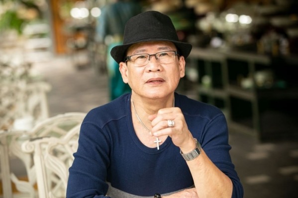 Nam danh ca hải ngoại được em trai ví như “Lão Ngoan Đồng” trong truyện kiếm hiệp đình đám của tác giả Kim Dung. 