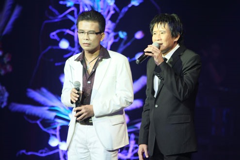 Viết Thanh cũng nối nghiệp anh trai trở thành ca sĩ. 