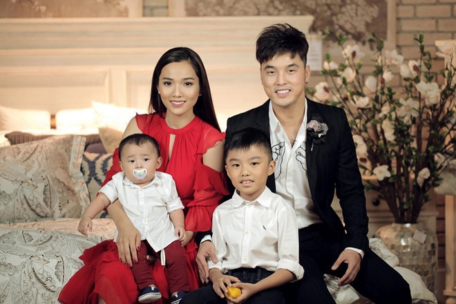 Gia đình nhỏ của Ưng Hoàng Phúc và Kim Cương.