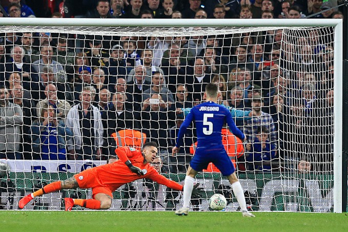 Jorginho là một trong 2 cầu thủ đá hỏng penalty của Chelsea (Ảnh: Getty)