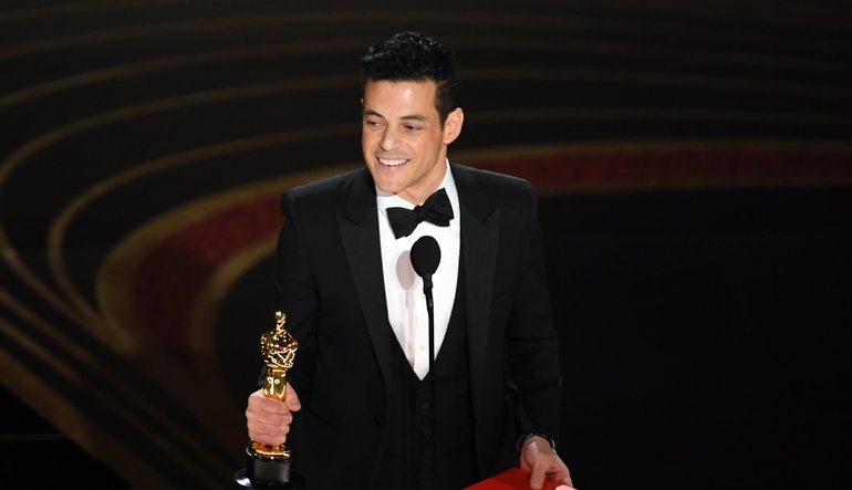 Khoảnh khắc nhận tượng vàng Oscar, Rami Malek xúc động: “Tôi sẽ mãi ghi nhớ phút giây này cho tới cuối đời“.