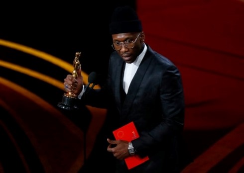 Khoảnh khắc Mahershala Ali nhận tượng vàng Oscar 91. 