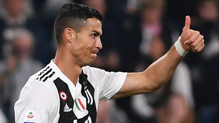 3. Cristiano Ronaldo (Juventus): 19 bàn thắng  