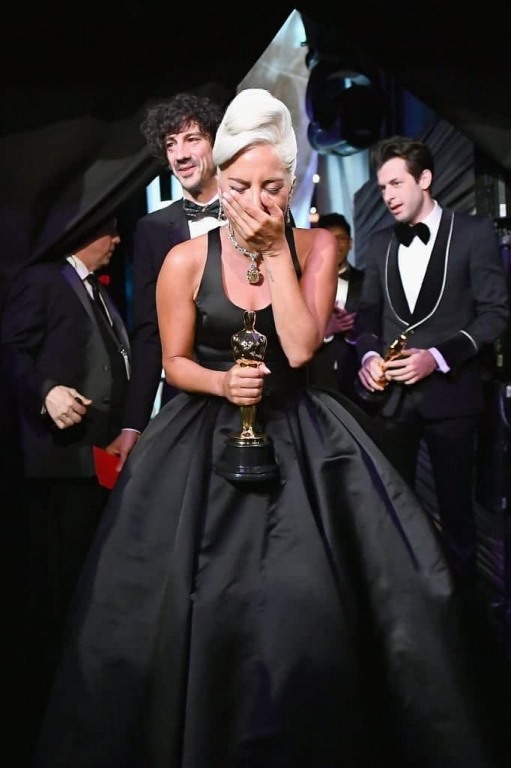 Khi lên nhận giải thưởng duy nhất cho “A star is born“, Lady Gaga đã không khỏi xúc động bật khóc trên sân khấu. Ảnh: Getty. 